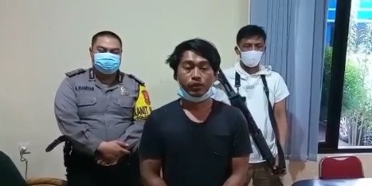 Dikawal Polisi Bersenjata Laras Panjang, Begini Kondisi Pria Tak Percaya Covid-19