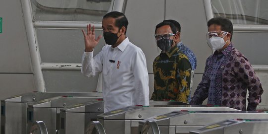 Jokowi Minta Menkes Naikkan Target Vaksinasi Hingga 1 Juta Orang Per Hari