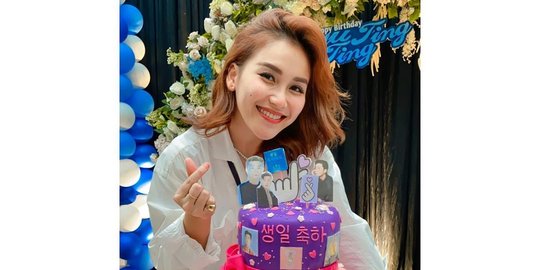 5 Potret Acara Ulang Tahun Ayu Ting Ting ke-29, Dapat Kejutan dari Orang Terdekat