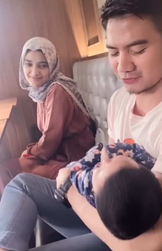 4 potret rizki da dan nadya mustika momong baby syaki penuh kehangatan