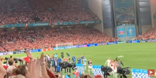 Tak Ada Corona di Laga Denmark vs Rusia, Penonton Penuh Sesak Bak Dunia Normal