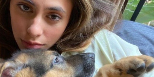 Pelihara Anjing, Ini Bukti Kedekatan Valerie Thomas dengan Peliharaannya