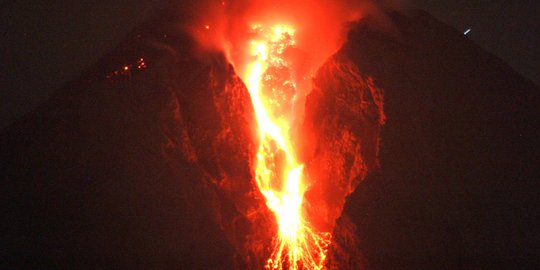 Gunung Merapi Meluncurkan Guguran Lava Pijar Sejauh 1,5 Km