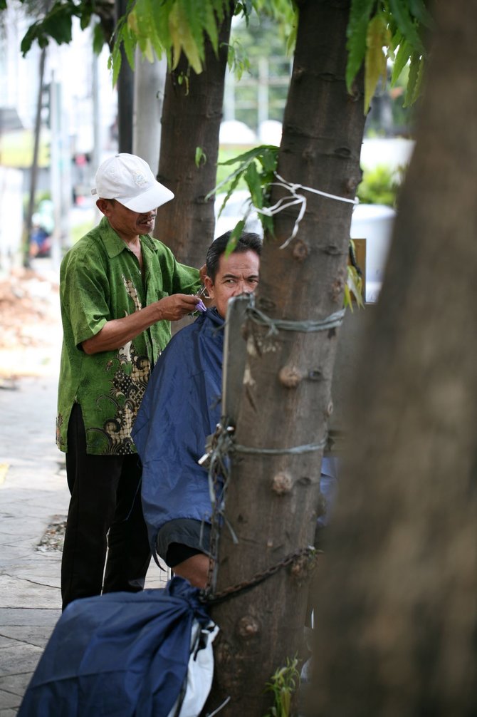 tukang cukur dpr jatinegara