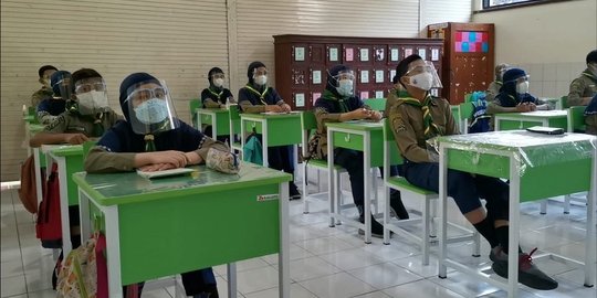 Sekolah di Medan Wajibkan Orang Tua Antar Anaknya Saat Pembelajaran Tatap Muka