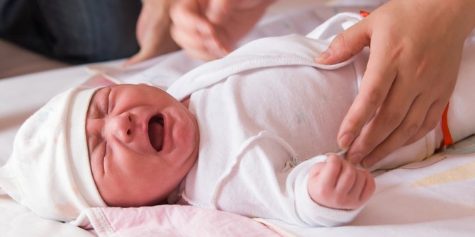 Penyebab Bayi Menangis Tengah Malam, Ketahui Cara Mengatasinya