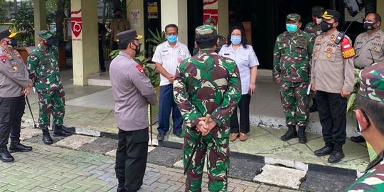 Kapolri dan Panglima TNI Tinjau Vaksinasi Pelaut-Pekerja Pelabuhan Tanjung Priok