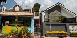 Menyusuri Rumah Lebar 1 Meter Di Solo Unik Banget Merdeka Com<script async src=