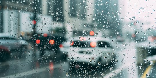 Kota Bandung Diguyur Hujan di Tengah Musim Kemarau, BMKG Jabar Ungkap Penyebabnya
