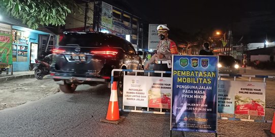 Penyekatan di Jalan Komjen M Jasin Depok, 74 kendaraan Diputar Arah