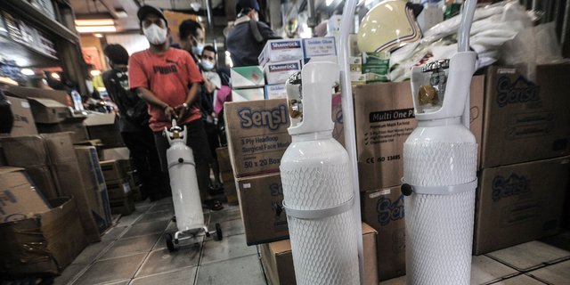 Kelangkaan Tabung Oksigen Akibat Lonjakan Covid-19