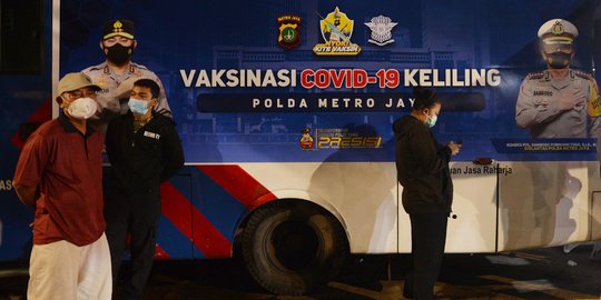 Polda Metro Jaya Gelar Vaksinasi Covid-19 Keliling