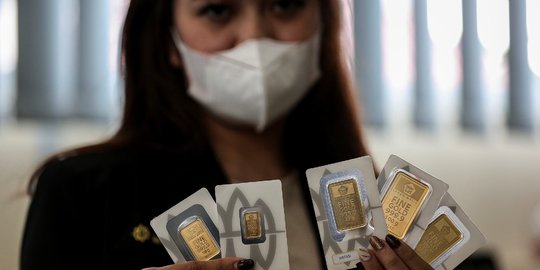 Jelang Akhir Pekan, Harga Emas Tak Berubah di Rp 932.000 per Gram - Vimarsana News