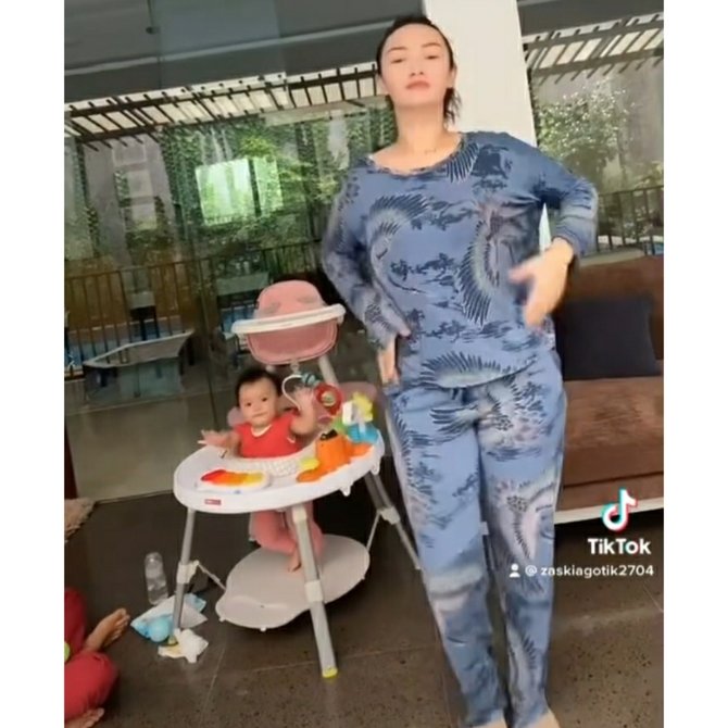 zaskia gotik dan sang anak