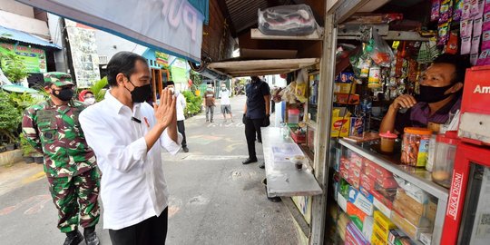 Jokowi Tinjau PPKM Mikro di Cempaka Putih