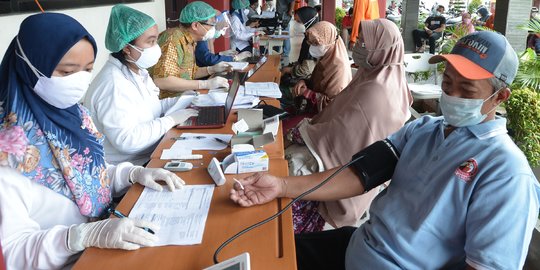 Kejar Herd Immunity, Jokowi Akan Naikkan Target 2 Juta Vaksin per Hari Pada Agustus