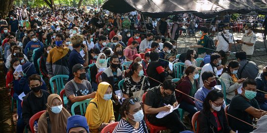 Padatnya Vaksinasi Covid-19 di Denpasar