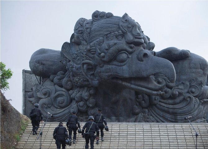 garuda wisnu kencana gwk