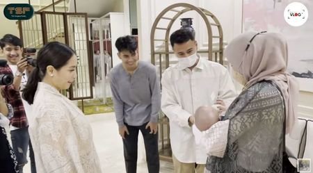4 momen raffi ahmad dan nagita bagi thr ke baby ukkasya segini nominalnya