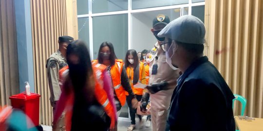 Langgar Prokes, Puluhan Tamu dan Pemandu Lagu di Tangsel Diangkut Satpol PP