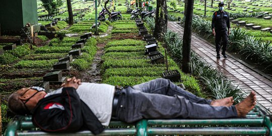 Pembatasan Aktivitas dan Kunjungan Ziarah di TPU Karet Bivak