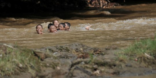 Libur Kecil di Kali Ciliwung