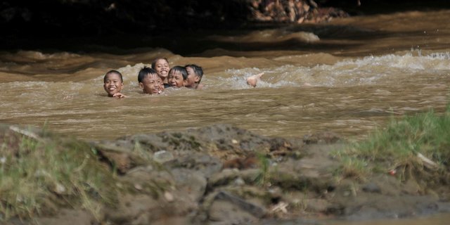 Libur Kecil di Kali Ciliwung