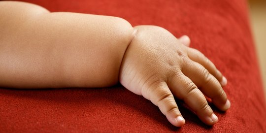 Warga Temukan Bayi Terbungkus Plastik Hanyut di Saluran Irigasi Sruweng Kebumen
