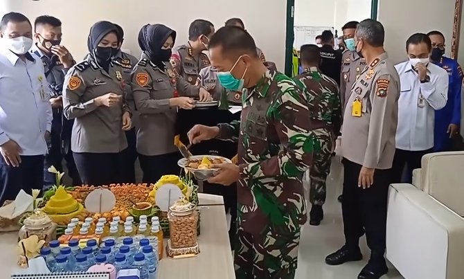 jenderal bintang dua polri datang ke markas tni