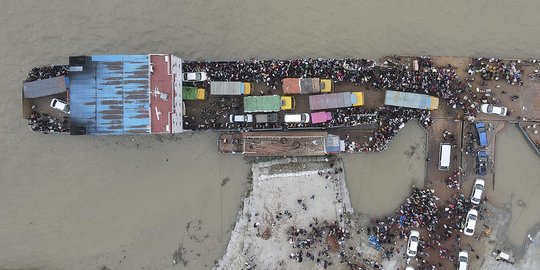 Warga Bangladesh Berbondong-bondong Hindari Lockdown