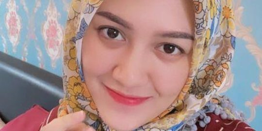 Bikin Pangling, Ini 4 Potret Cantik Happy Asmara dalam Balutan Hijab