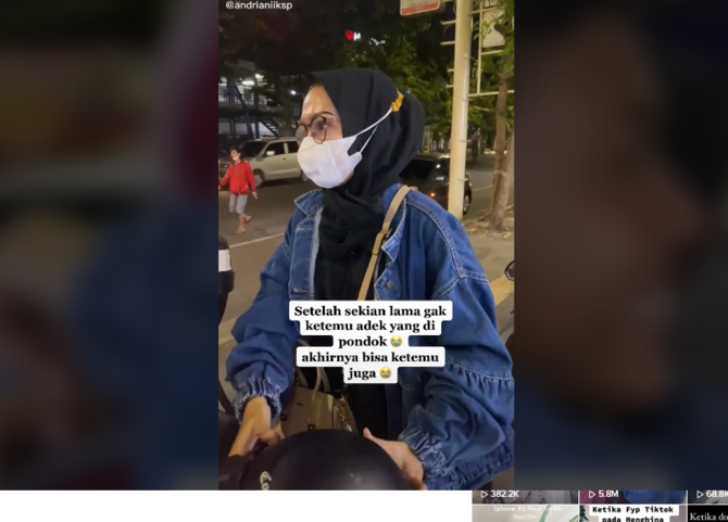 bertemu adik pulang dari pondok pesantren