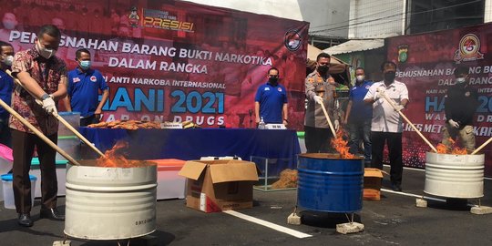 Hari Anti Narkoba Internasional, Polisi Musnahkan Barang Bukti Ganja Sintetis