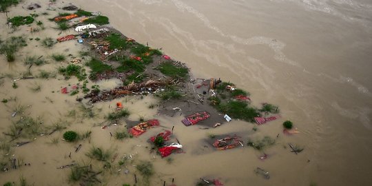 Luapan Sungai Gangga Munculkan Ratusan Mayat Korban Covid-19 di India