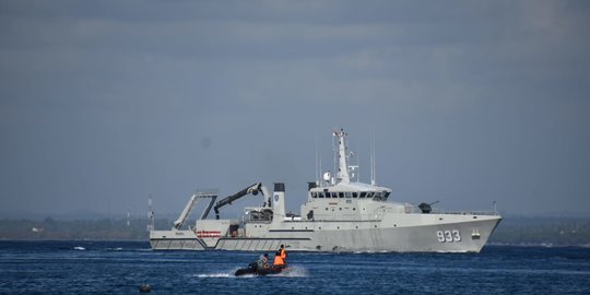 TNI Angkatan Laut Kerahkan 2 KRI untuk Evakuasi Korban KMP Yunicee