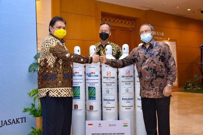pemerintah indonesia mengirim 2000 tabung gas oksigen ke india