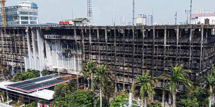 Perkara Kebakaran Gedung Kejagung Nasib 6 Pekerja Bangunan Diputus Besok Merdeka Com