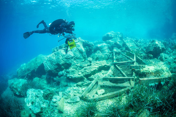 pengangkatan jaring raksasa dari dasar laut yunani
