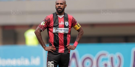 Liga 1 2021: Boaz Solossa dan Yustinus Pae Ditendang dari Persipura? - Vimarsana News