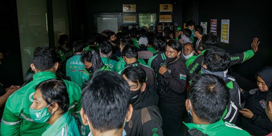 Selama PPKM Darurat, Ojek Online Boleh Beroperasi 100 Persen Tapi Dilarang Berkerumun - Vimarsana News