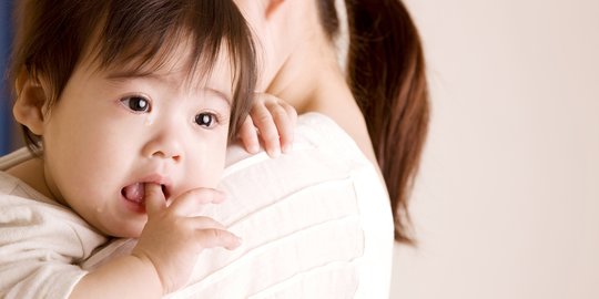 Penyebab Bayi Kembung dan Muntah beserta Cara Mengatasinya, Ibu Wajib Tahu