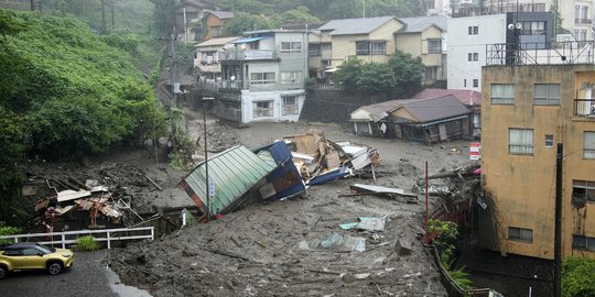 Penampakan Tanah Longsor Sapu Kota di Jepang, 20 Orang Hilang