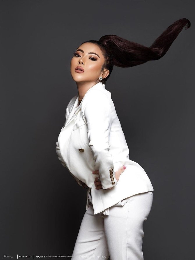 6 fakta ayu aulia model yang unggah foto mesra bareng vicky prasetyo