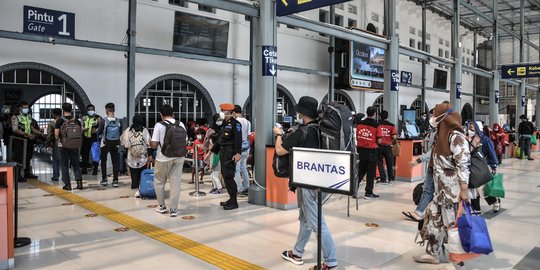 Syarat Penumpang KA Jarak Jauh: Bukti Vaksin Dosis 1 & Tes Antigen H-1 Keberangkatan