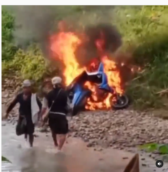 detik detik suku baduy dalam ngamuk bakar motor warga