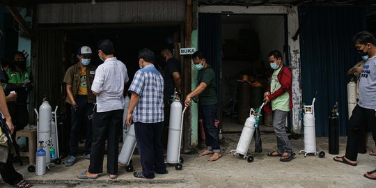 Pemerintah Berencana Buka Keran Impor Tabung Oksigen