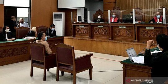 Ketua Majelis Hakim Dimutasi, Sidang Kasus Jumhur Hidayat Kembali Ditunda