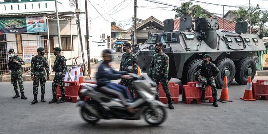 Panser Anoa Dikerahkan di Lokasi Penyekatan karena Warga Coba Menerobos