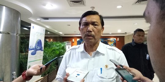 Menteri Luhut Jamin Karyawan Sektor Non Esensial Kerja dari Rumah Tak akan Dipecat