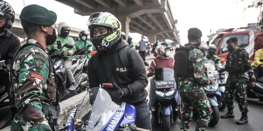 Hari Ketiga PPKM, Warga Sebut Penyekatan Depok-Jakarta Lebih Ketat